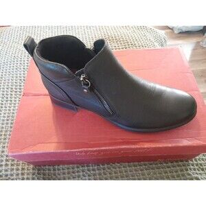 Monro NIB Women’s 8.5N Black Leather Double Zip Ankle Boots